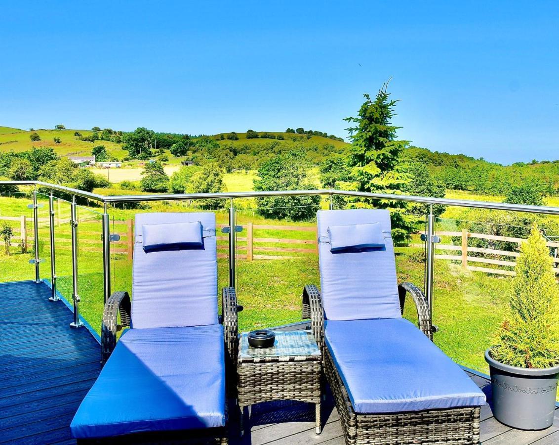 Arbennig Luxury Lodges Mold Exterior photo
