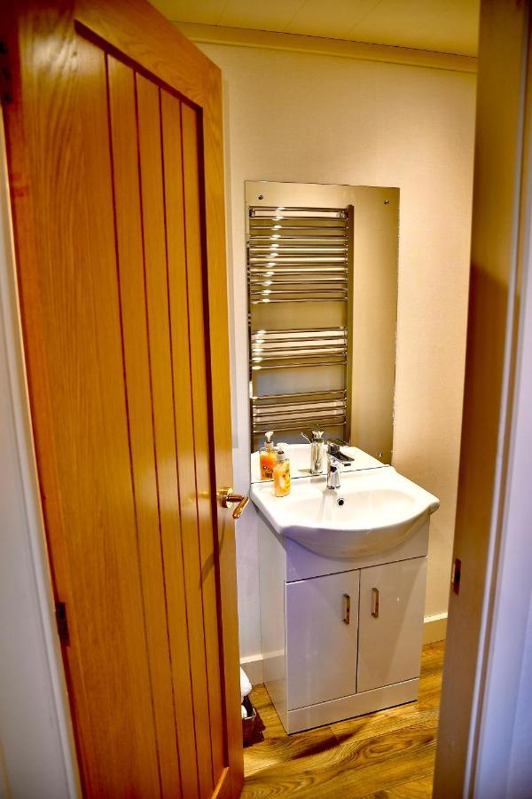 Arbennig Luxury Lodges Mold Exterior photo